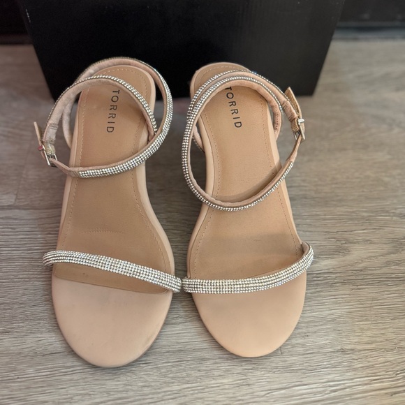 torrid Shoes - ✅ Torrid 8W short heel open toe bling sandals